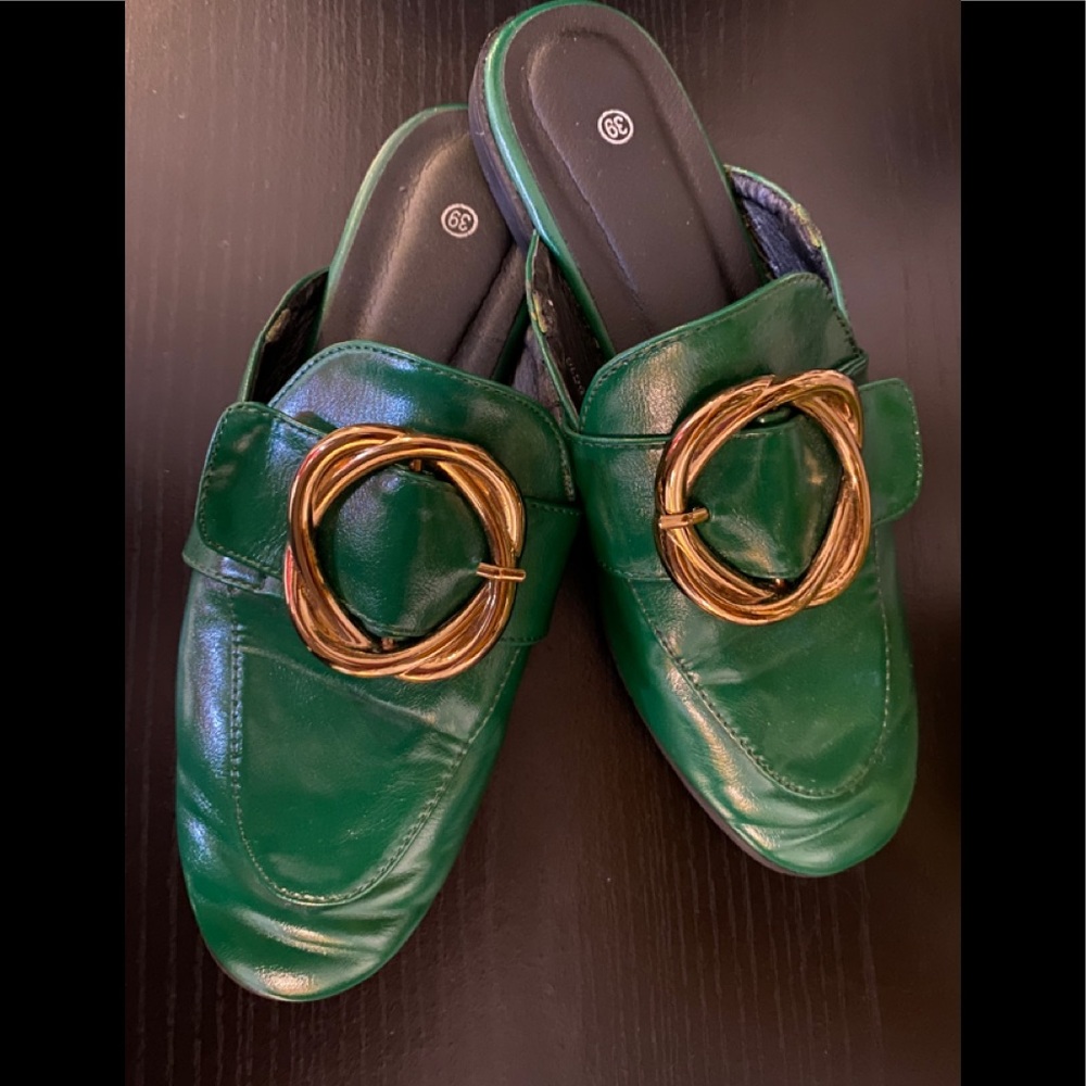 Flat Mules